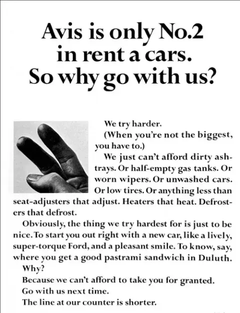 Annuncio stampa Avis con il titolo «Avis is only No.2 in rent a cars. So why go with us?» accanto alla fotografia di una mano tesa